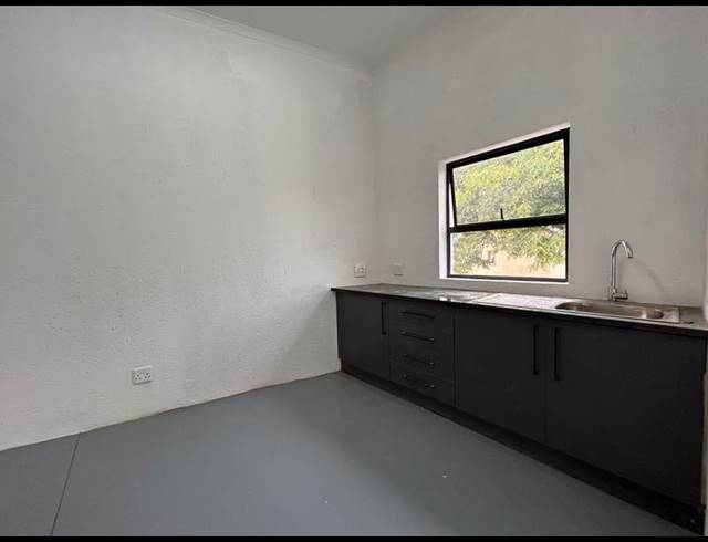 BUSINESS PROPERTY TO RENT IN HALFWAY GARDENS